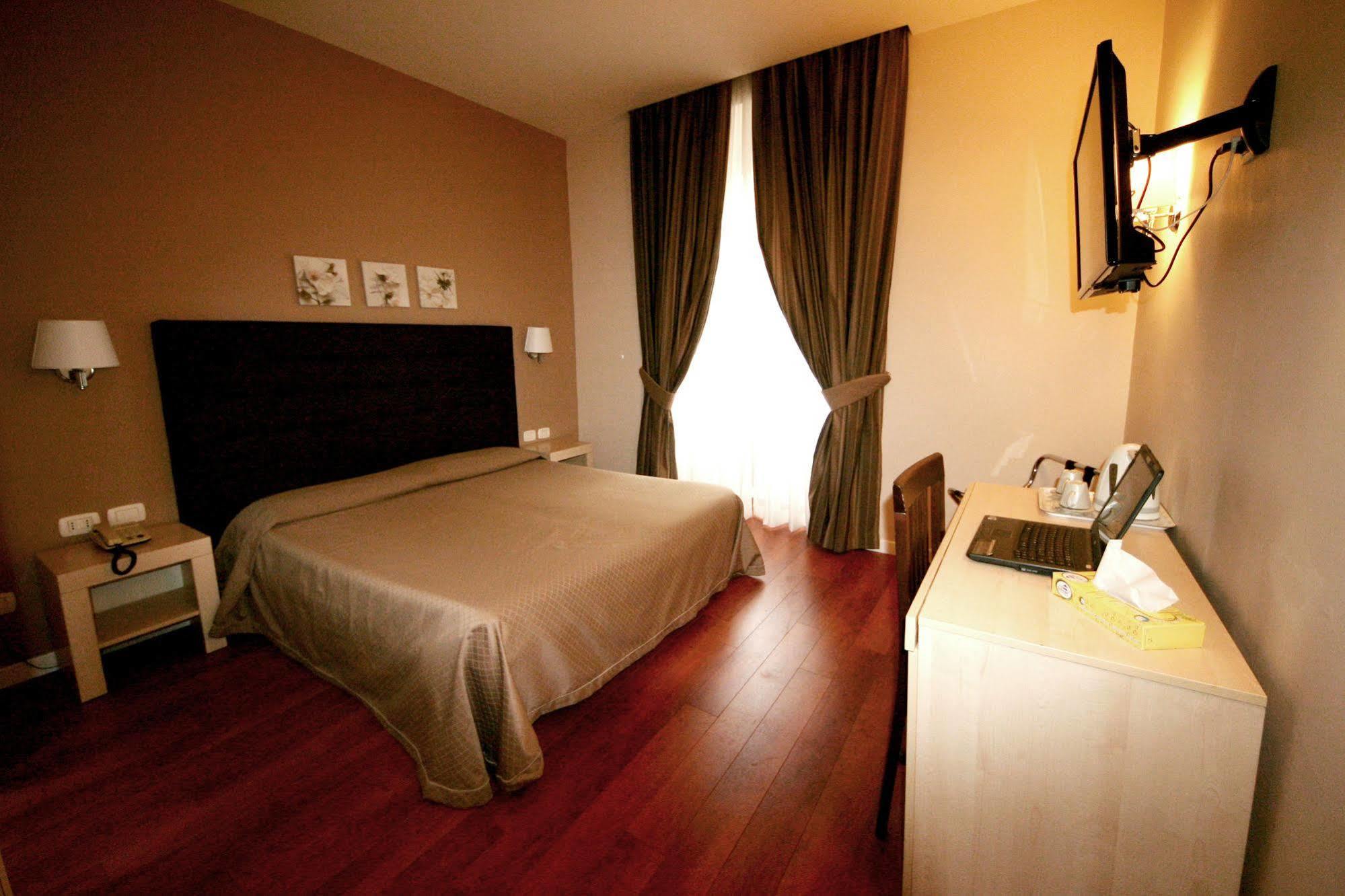 Roma Rooms Colosseum Zewnętrze zdjęcie