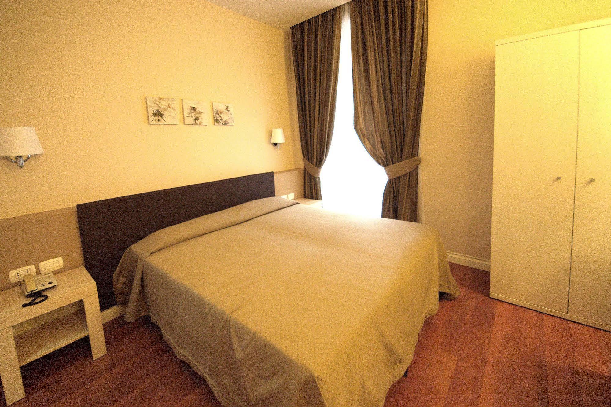 Roma Rooms Colosseum Zewnętrze zdjęcie