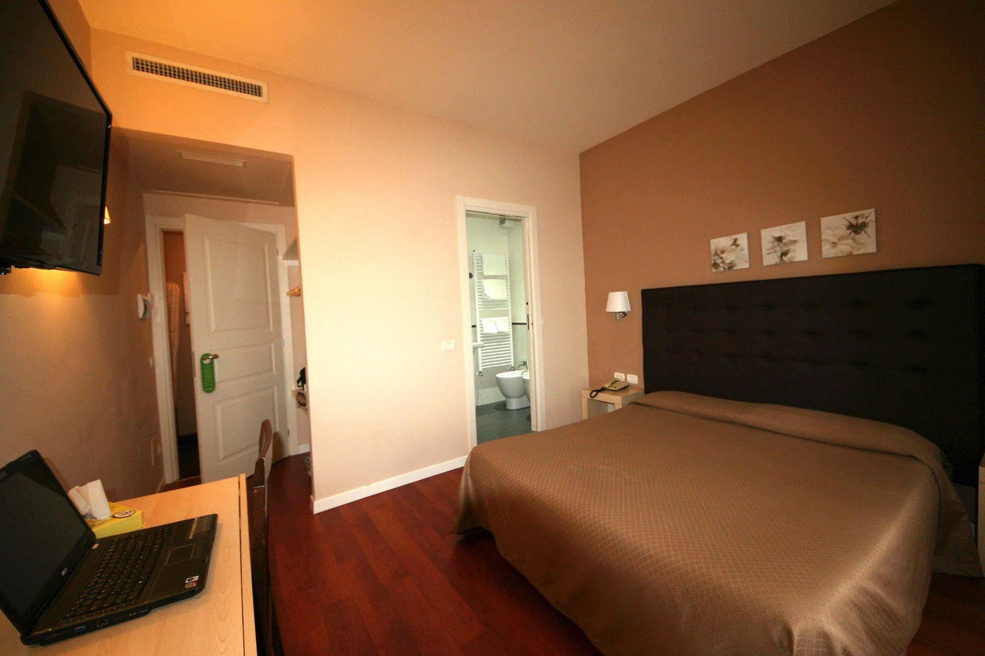 Roma Rooms Colosseum Zewnętrze zdjęcie